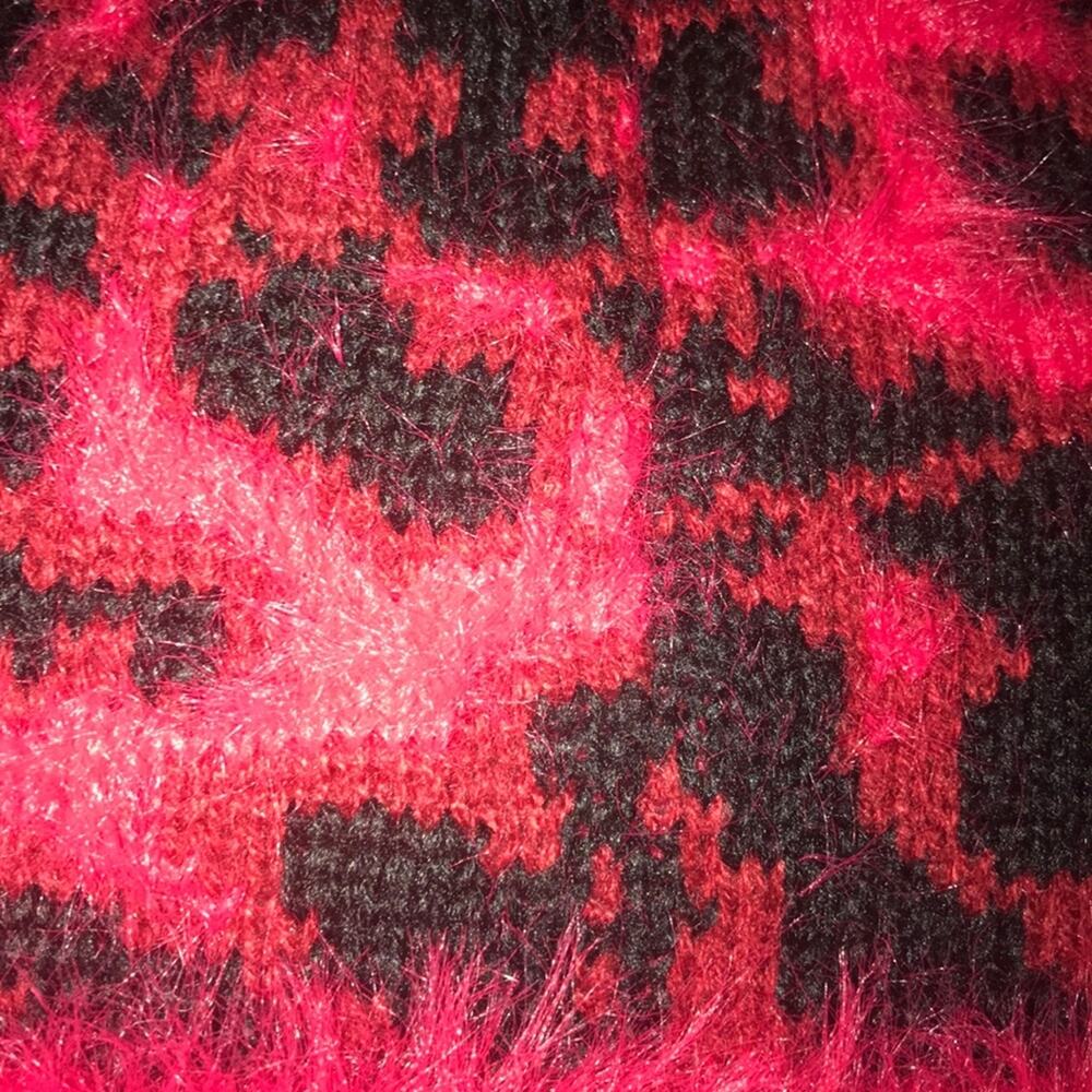 DKNY $36 NEW Red & Black Fuzzy Animal Print Beanie Cheetah Toboggan Hat Cap - Picture 2 of 4